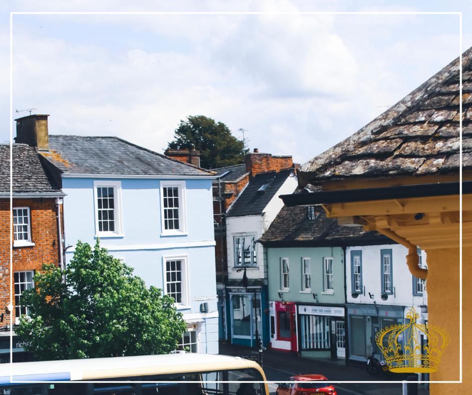 The Old Crown Coaching Inn Swindon Exterior photo